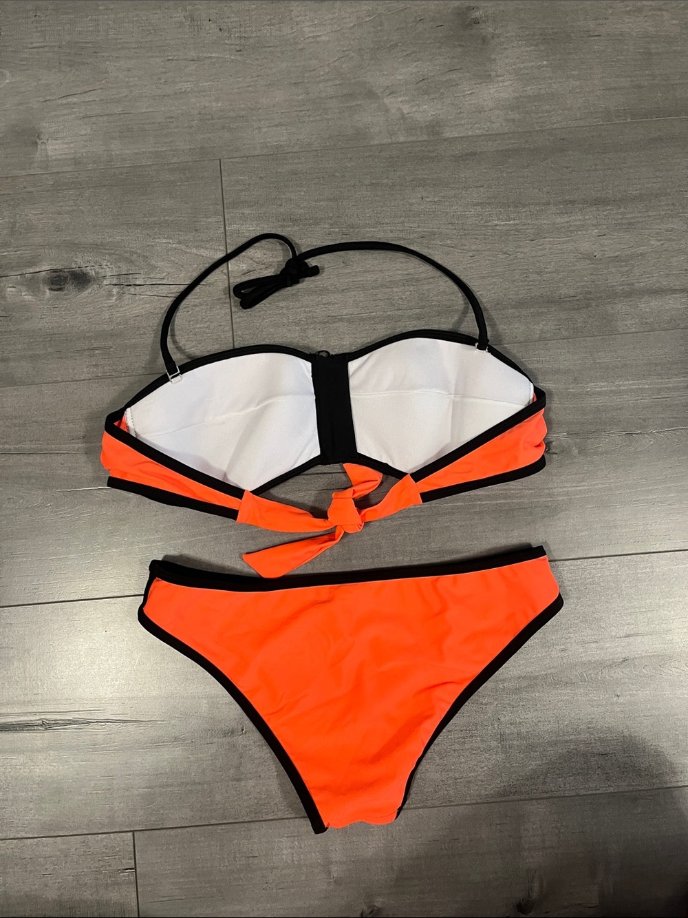 Bikini - Picture 4 of 9